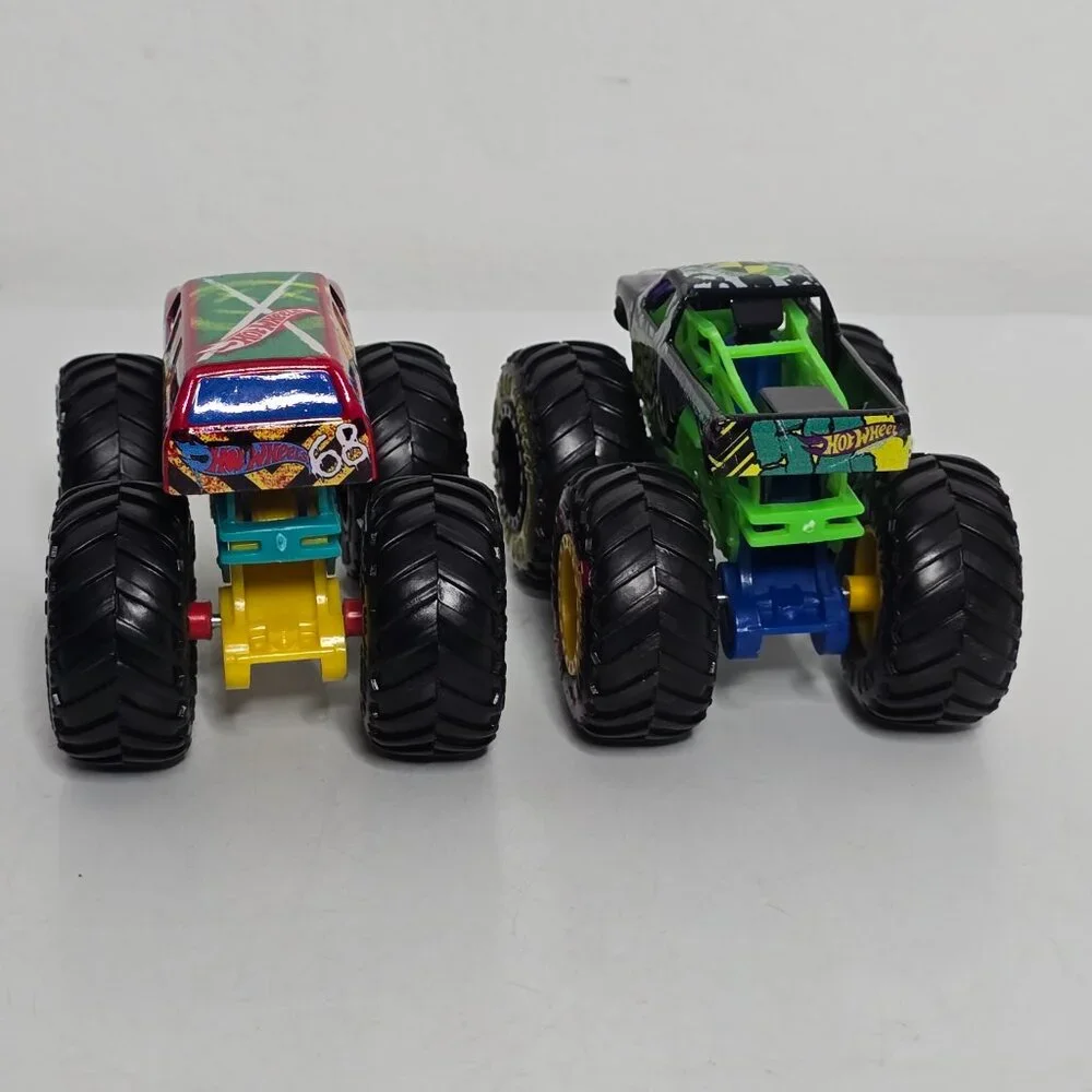 2 Hot Wheels Demo Derby 52 68 Monster Jam Trucks Lot 1:64 Diecast Graffiti